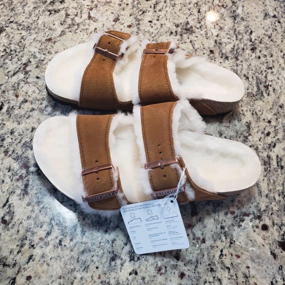 ✨Birkenstock Arizona Shearling Sandal in Tan✨ - Picture 4 of 13